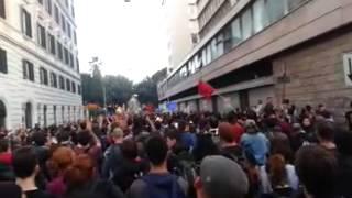 19.10.2013 Roma. Lo spezzone canta: no alla bce no all'austerità