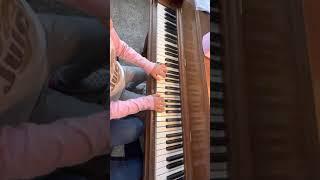 Kate‘s piano practicing“Hanon Variation exercise”