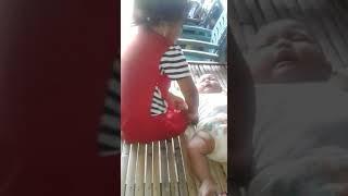 Hari ini "ADEK SENDIRI DISIKSA OLEH KAKAKNYA"