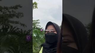 AKU KALO DUDUK DIRUMPUT TUH GATEL-GATEL