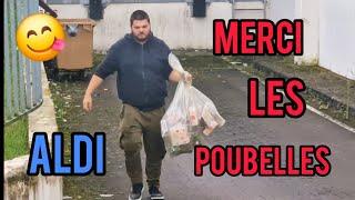 DES HAMBURGERS GRATUITS DANS LES POUBELLES D'ALDI 