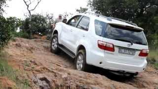 Toyota Fortuner vs Land Rover Discovery LR3 vs Volkswagen Amarok vs Toyota Prado at De Wildt.avi