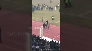 Neftchi futbolchisi xakami qatim tepti koring