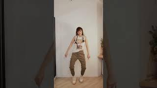 Style cargo pants #model #fashion #pose #modelpose #modelposing #ootd #modelposes #fashionideas