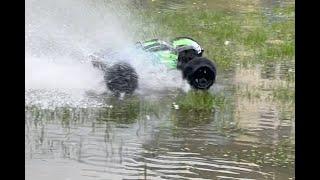 Traxxas E-Revo 2.0 drving over water  with 2 vs. 4 Paddle tires  