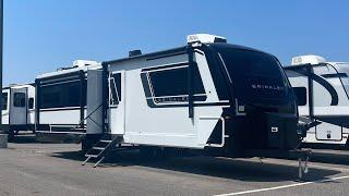 Near Perfection!!! Luxury Couples Trailer!