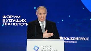 Путин принимает участие в пленарном заседании Форума "Технологии будущего"