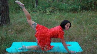 NATURE-IMMERSED YOGA AND STRETCHING SESSION IN THE FOREST BY YOGA QUEEN EVELINE