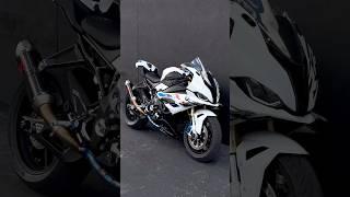 the S1000RR truly doesn’t have a bad angle 