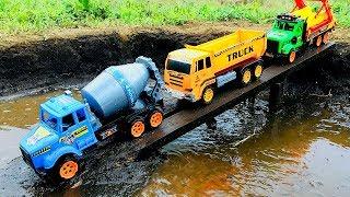 Carros Infantiles que Chocan - Coches y Camiones Caen al Rio - Videos para Niños