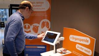 Automat zum Ausdrucken von Organspendeausweisen in der Zentralbibliothek