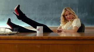 أحمر وأنا شقيان يا لالالالي🩱.. ملخص فيلم Bad Teacher ‍️