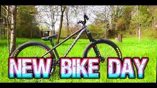 Ich teste mein neues Commencal Absolut Dirtbike im Saharastaub in Graz