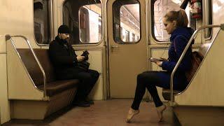 Olga barefoot on the subway in December -7℃ / Preview 1