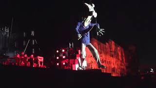 Roger Waters - Another Brick In The Wall live at Istanbul 2013