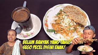 Warungnya kecil, belum banyak yang tahu kalau nasi pecel disini enak banget!