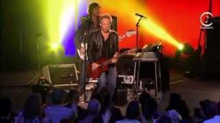 Walfredo Reyes, Jr. w/ Lindsey Buckingham - "Go Your Own Way" (live)