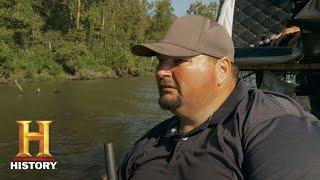 Swamp People: Daniel and Big T Track Down a Poacher (Season 10) | History