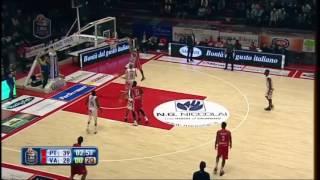 Jason Dourisseau (Donar) vs Terran Petteway (Pistoia) - Full Court Shot