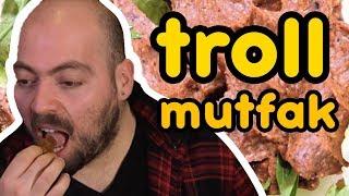 TROLL MUTFAK - Rakibinin Çiğ Köftesini Trolle