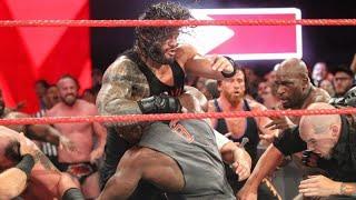 Roman Reigns & Bobby Lashley se battent juste avant leur match {WWE VF} - WWE CLUB