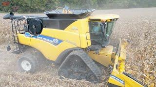 NEW HOLLAND CR 7.80 Combine on Tracks