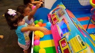 Kids Arcade Games, Plastic Balls Game, Splash the Ducks Game, Chuck E Cheese's - ZMTW