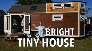 Tiny House with Mega Couch, Guest Room AND a Tub 