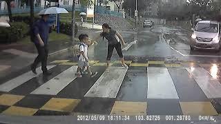 Singapore Traffic Incident: Is Your Spouse or Maid Taking Care of Your Child When Crossing Rd?