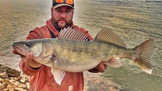 Walleye Fishing below a Giant Ohio River Dam!