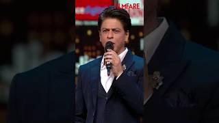 #FilmfareThrowbackSeries: #ShahRukhKhan being his charming self at the #FilmfareAwards. 