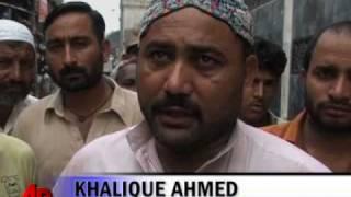 Pakistanis Pray for Shrine Blasts Dead