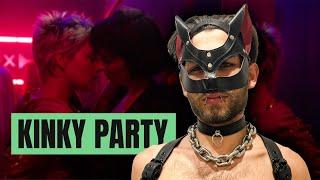 Kinky Party: Techno, nackte Haut und Sex vor anderen Menschen?