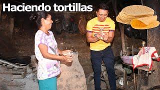 Ediciones haciendo tortillas con Cándida, vean como quedaron – Ediciones Mendoza