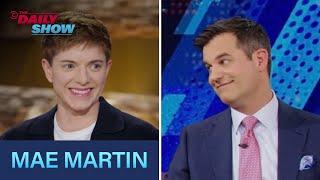 Mae Martin - “I’m a TV,” Stand-Up Comedy vs. Music & Embracing Earnestness | The Daily Show