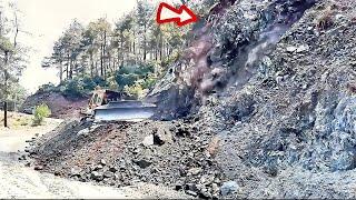 DOZER Operator's WRONG ||FAULTY WORK AND WRONG DECISIONS Landslide Soil Collapse|| #bulldozer