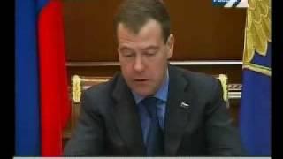 Медведев критикует Путина