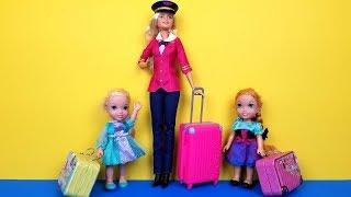 AIRPORT ! Elsa and Anna toddlers - vacation - check in - baggage - suitcases - shopping - Barbie