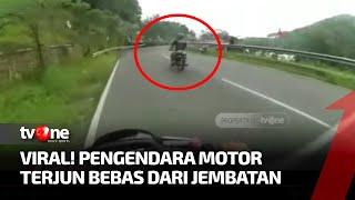 Viral! Detik-detik Pemotor Terjatuh di Jembatan Overpass Jalur KA Rel Ganda Banyumas | tvOne