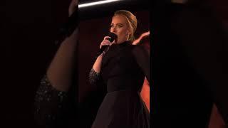 Adele llora mientras interpretaba someone like you por última vez en Munich 