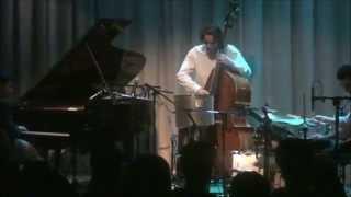 Phronesis 'French' (Live) - Jasper Hoiby, Mark Guiliana anda Ivo Neame