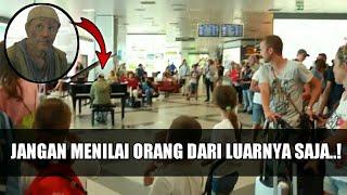 SATU BANDARA BAPER! KAKEK KUMUH INI SUKSES MEMBUAT SEMUA ORANG TERPESONA SAAT MEMAINKAN PIANO