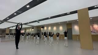 Урок танцев в китайской школе БАЛЕТА | До следующих выходных выучить. Проверю | Зубарев @zubarefff11
