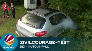 Zivilcourage-Test mit inszeniertem Autounfall: Wer hält an, wer fährt weiter?