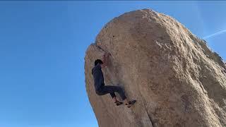 Joshua Tree Bouldering - White Rastafarian (V2)