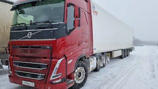 Пришла зима. Якутия перевал Тит.Засада в неожиданном месте. VOLVO FH 540