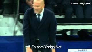 Zidane tore his pants during the game against Wolfsburg