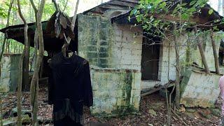 CREEPIEST ABANDONED HOUSE I'VE EVER EXPLORED! EVERYTHING LEFT BEHIND! IN THE BACKWOODS OF GEORGIA