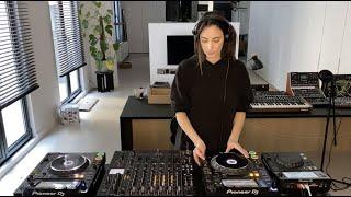 Amelie Lens lockdown session at home