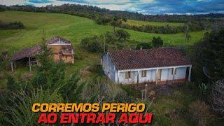 DEIXARAM ATÉ AS ROUPAS E BEBIDAS LACRADAS DENTRO DESSA LINDA CASA ABANDONADA